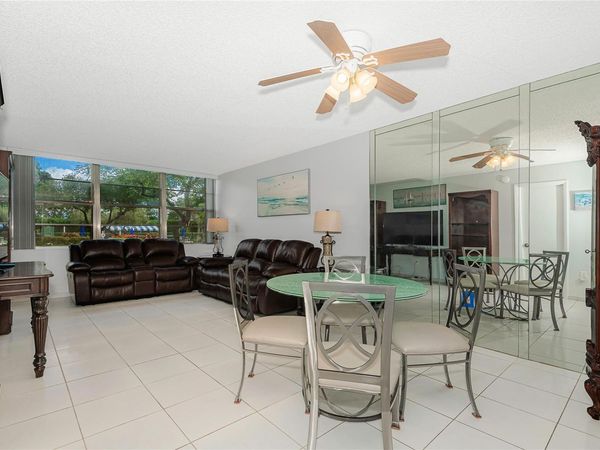 1300 Saint Charles Pl Pembroke Pines, Unit L20, Pembroke Pines, FL 33026