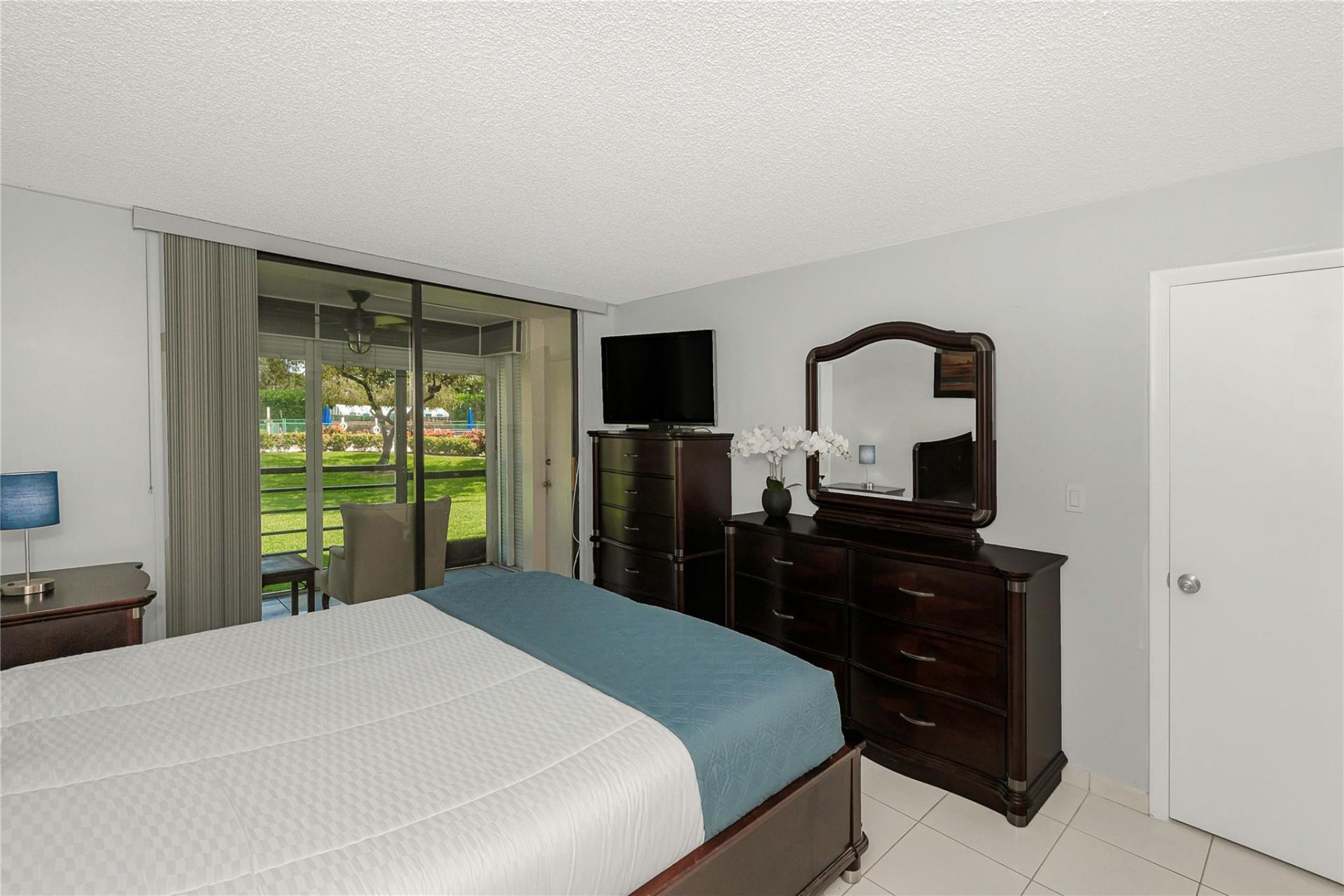 1300 Saint Charles Pl Pembroke Pines, Unit L20, Pembroke Pines, FL 33026 Photo