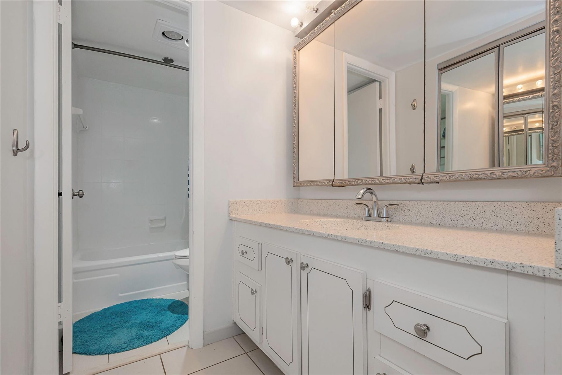 1300 Saint Charles Pl Pembroke Pines, Unit L20, Pembroke Pines, FL 33026 Photo