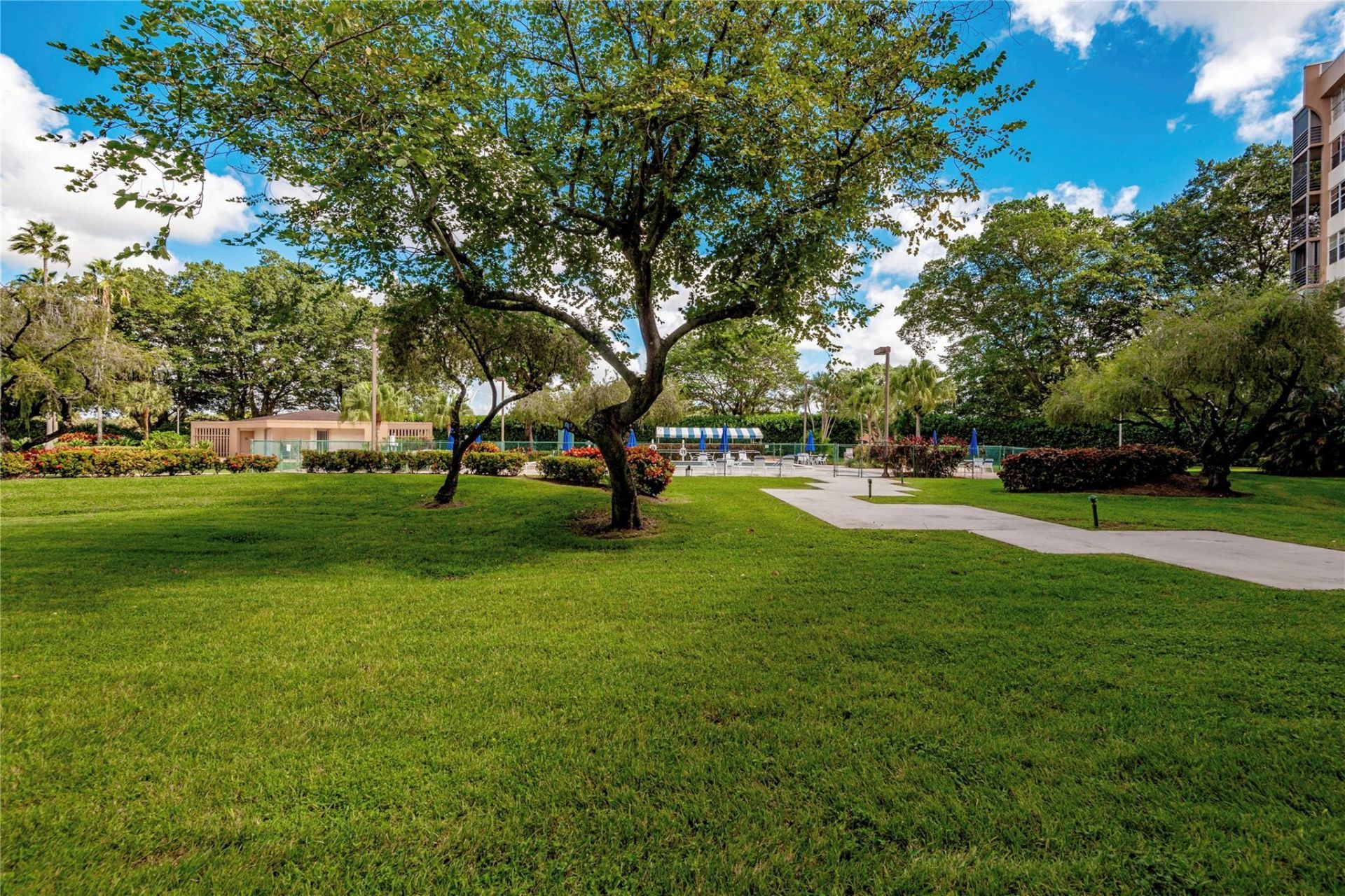 1300 Saint Charles Pl Pembroke Pines, Unit L20, Pembroke Pines, FL 33026 Photo