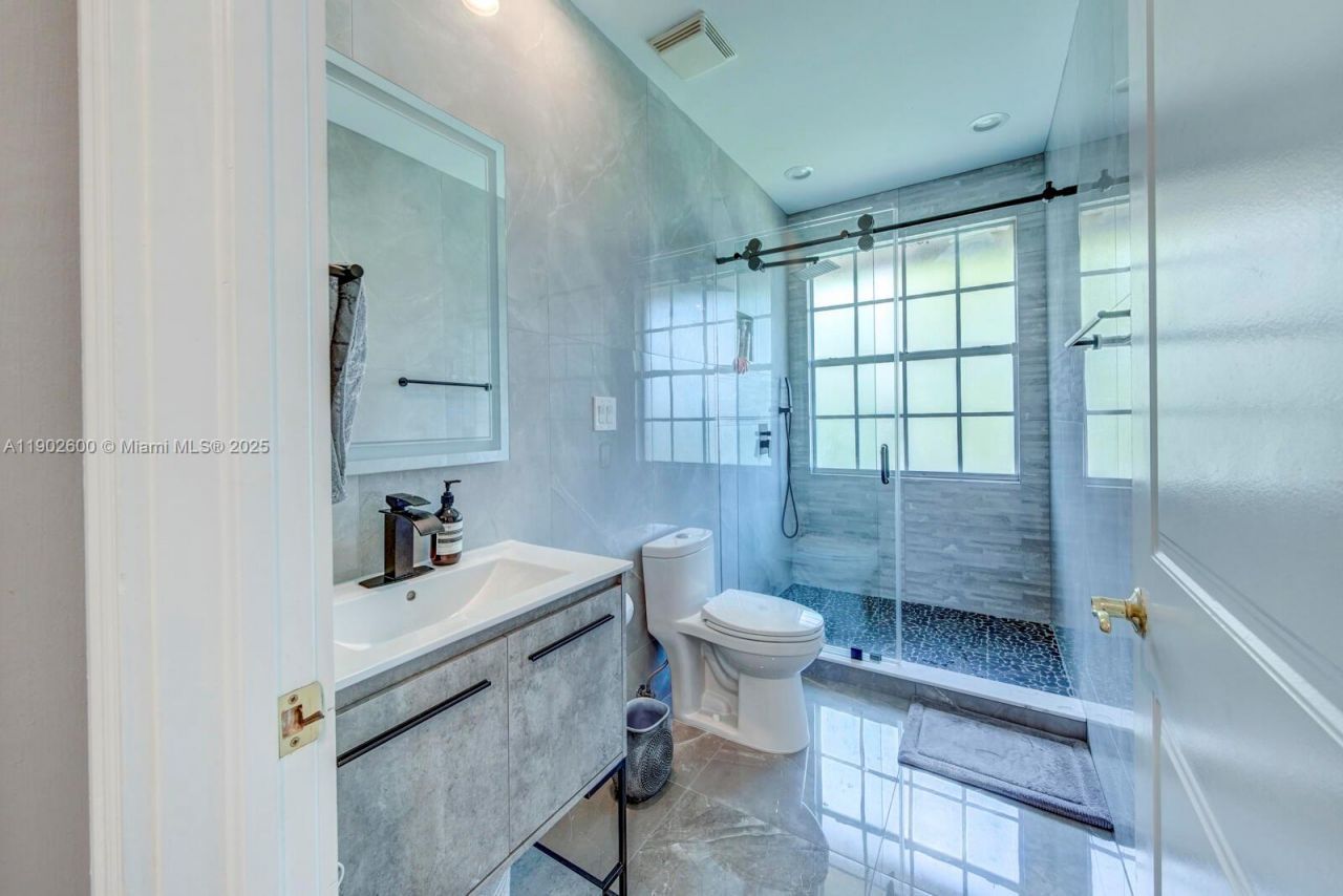 3828 Pine Lake Dr, Weston, FL 33332 Photo