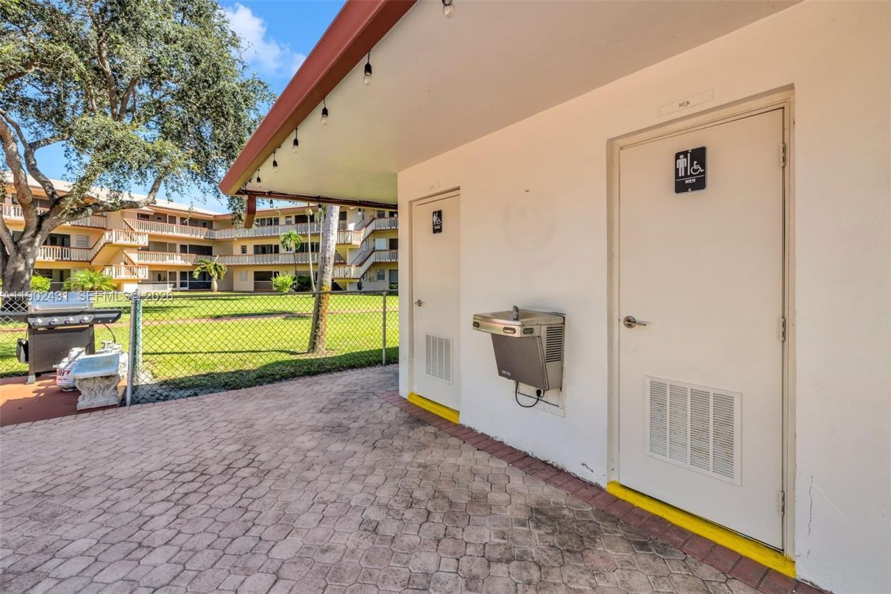 5300 Washington St, Unit H137, Hollywood, FL 33021 Photo