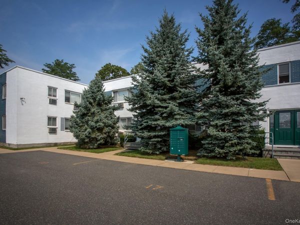 40 Broadway, Unit C02, Amityville, NY 11701