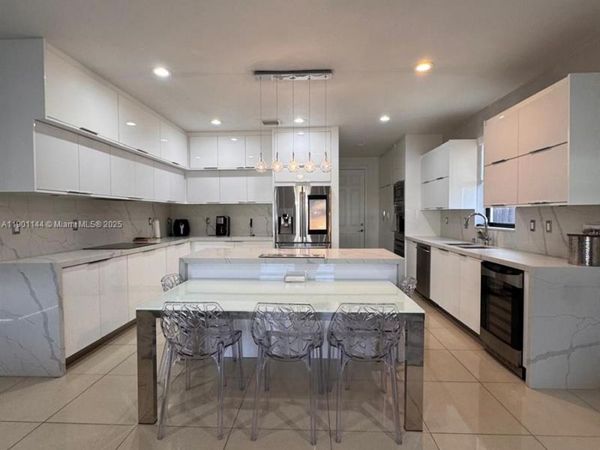 8850 NW 98th Ct, Doral, FL 33178