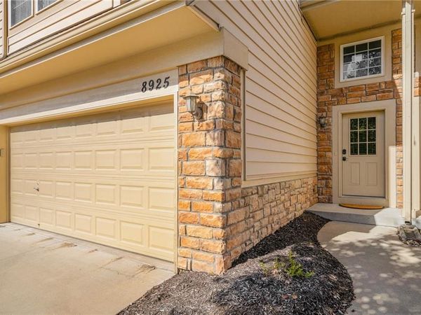 8925 Inkster Street, Lenexa, KS 66227