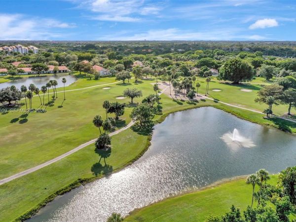 3980 Oaks Clubhouse Dr, Unit 409, Pompano Beach, FL 33069