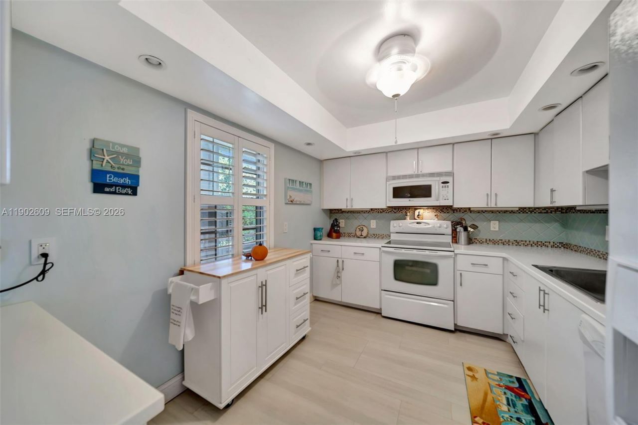 3980 Oaks Clubhouse Dr, Unit 409, Pompano Beach, FL 33069 Photo