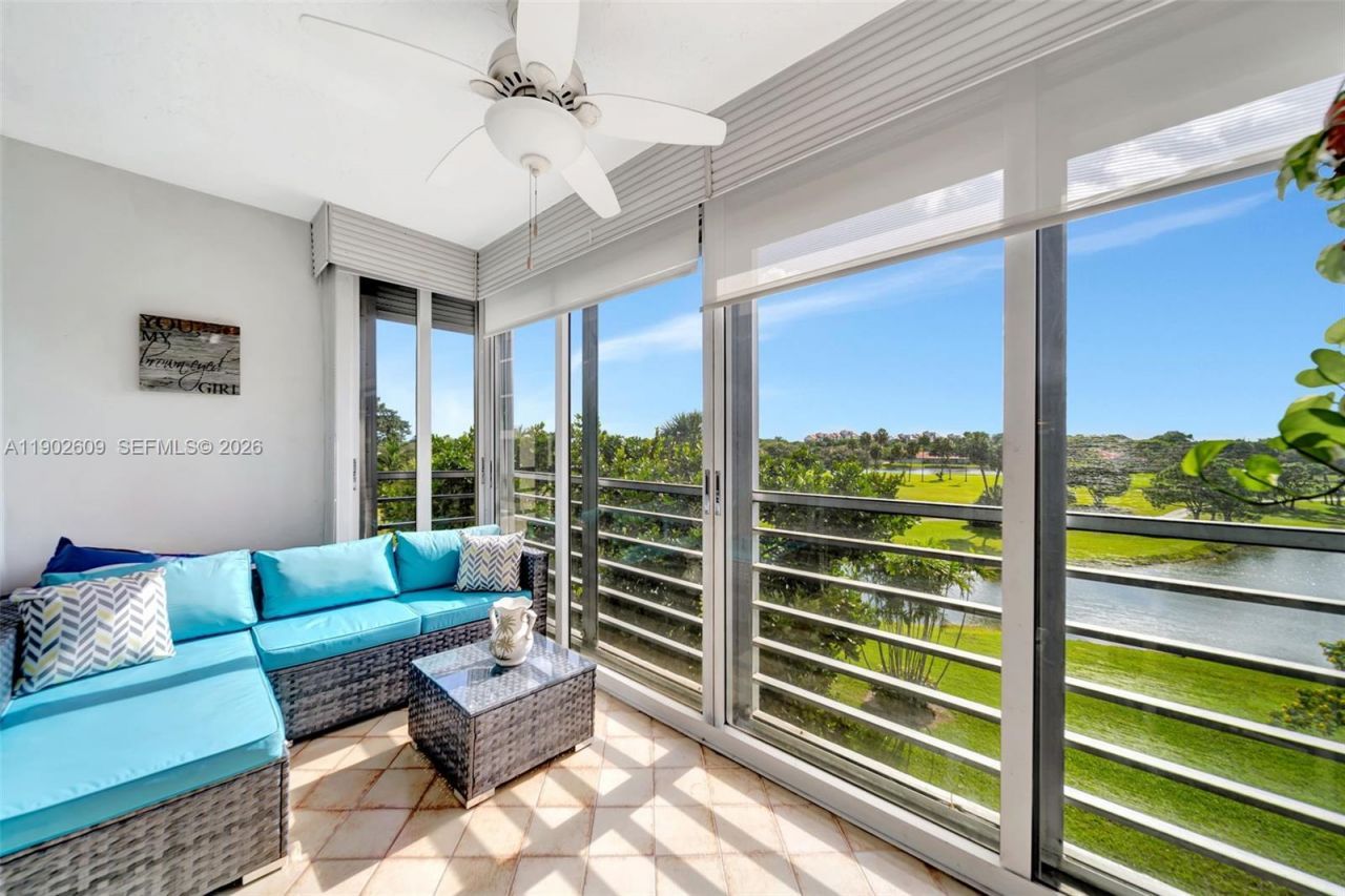 3980 Oaks Clubhouse Dr, Unit 409, Pompano Beach, FL 33069 Photo