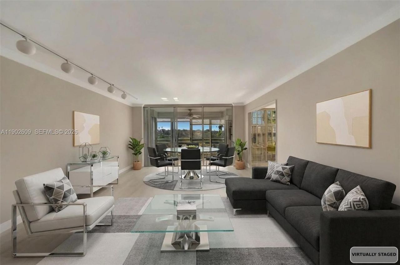 3980 Oaks Clubhouse Dr, Unit 409, Pompano Beach, FL 33069 Photo