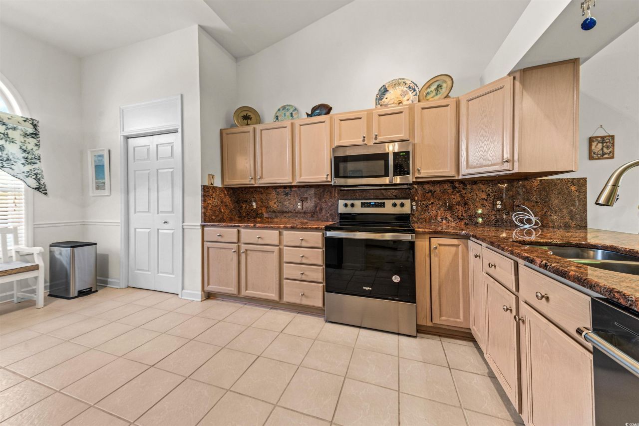 2621 Sarasota St. Photo 16