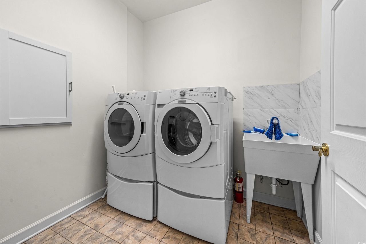 2621 Sarasota St. Photo 25