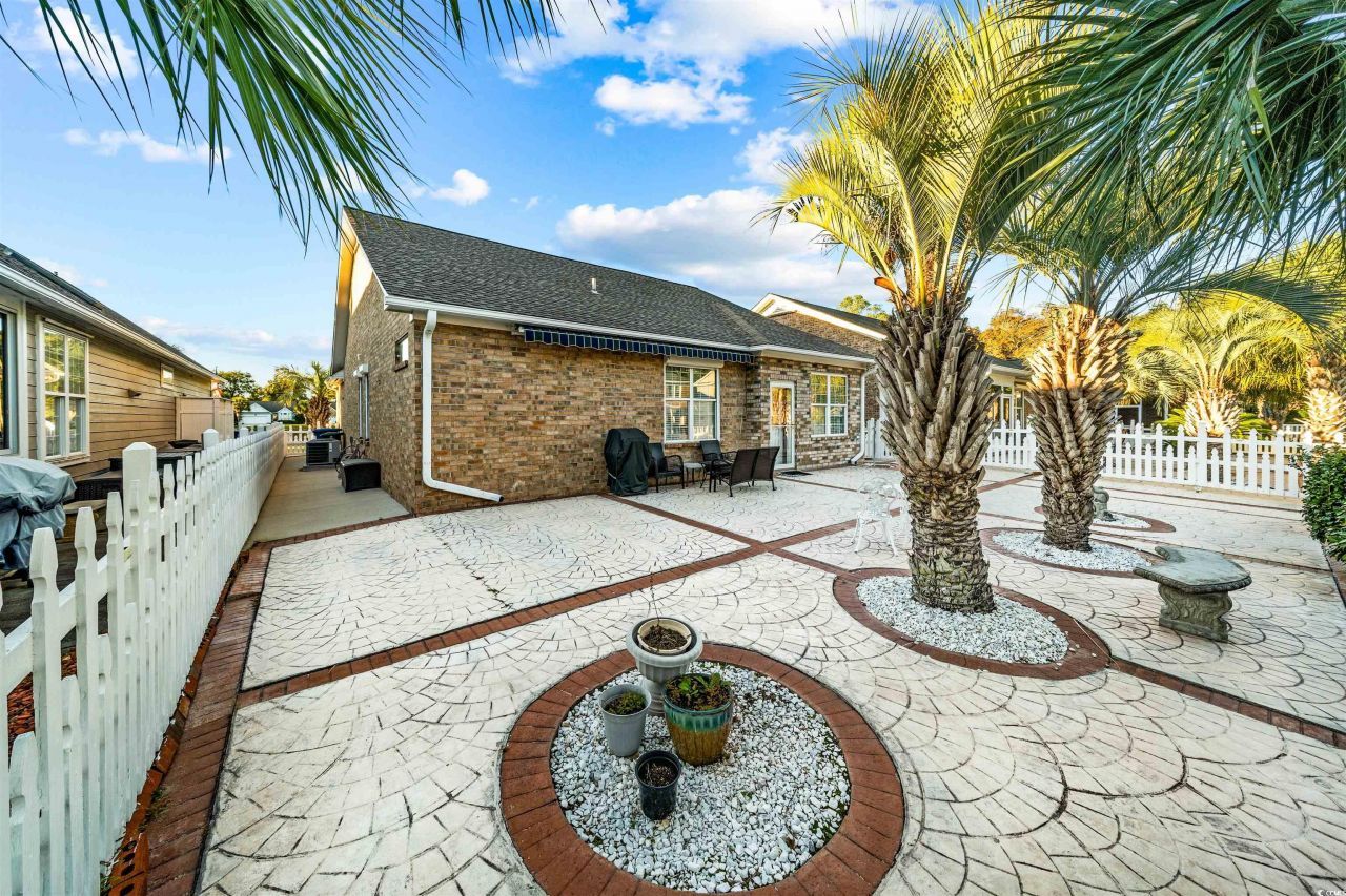 2621 Sarasota St. Photo 3