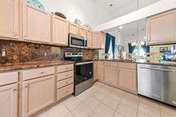 2621 Sarasota St. photo 4