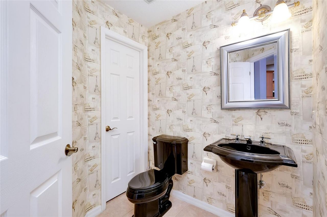 3975 Square East Lane, Unit 9, Sarasota, FL 34238 Photo