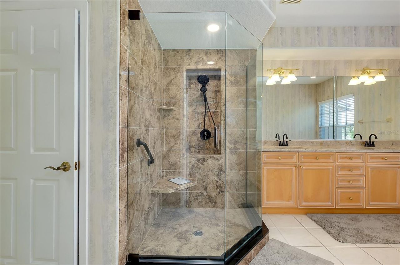 3975 Square East Lane, Unit 9, Sarasota, FL 34238 Photo