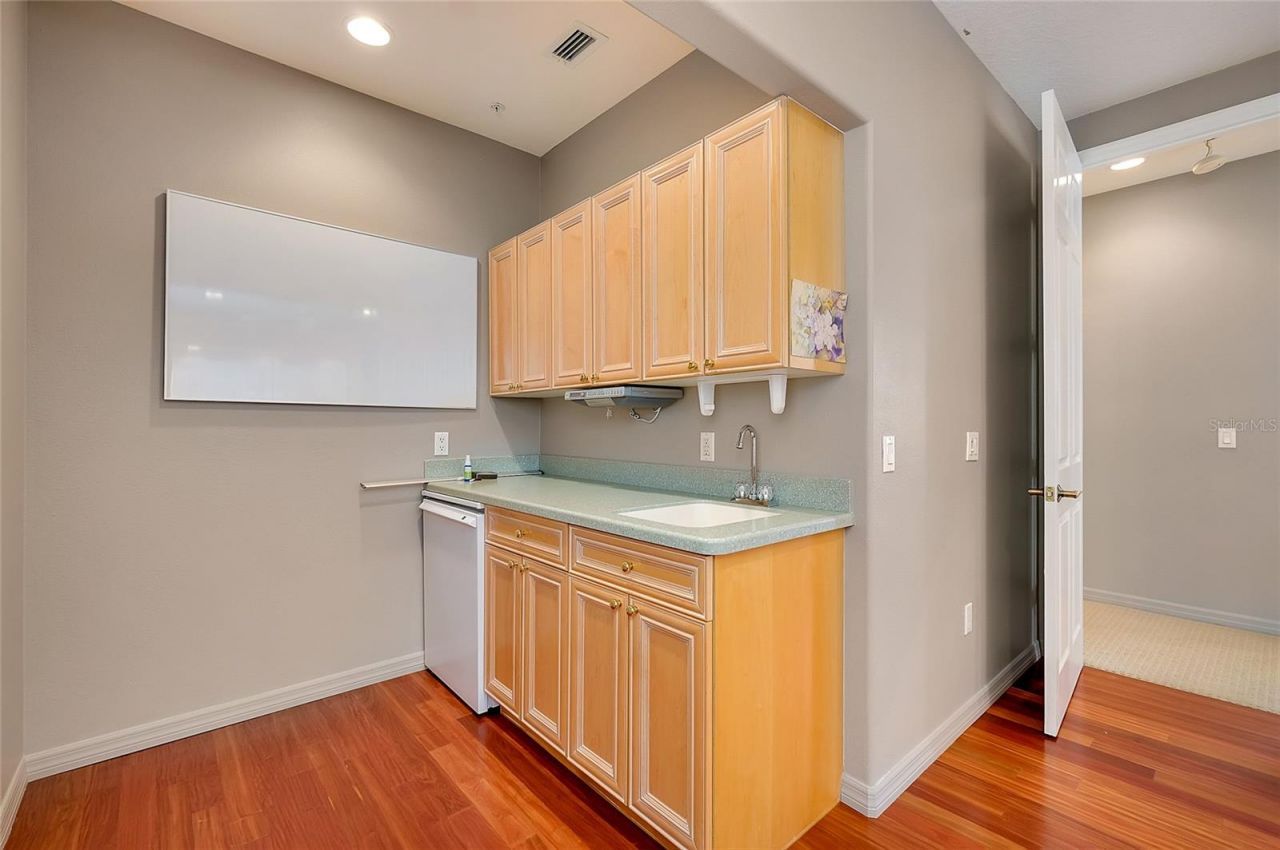 3975 Square East Lane, Unit 9, Sarasota, FL 34238 Photo