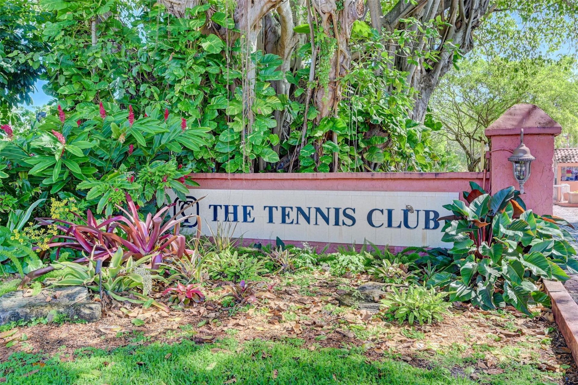 660 Tennis Club Drive, Unit 306, Fort Lauderdale, FL 33311 Photo