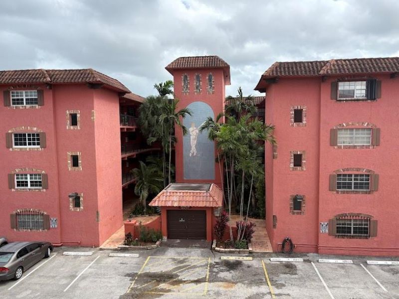 660 Tennis Club Drive, Unit 306, Fort Lauderdale, FL 33311 Photo