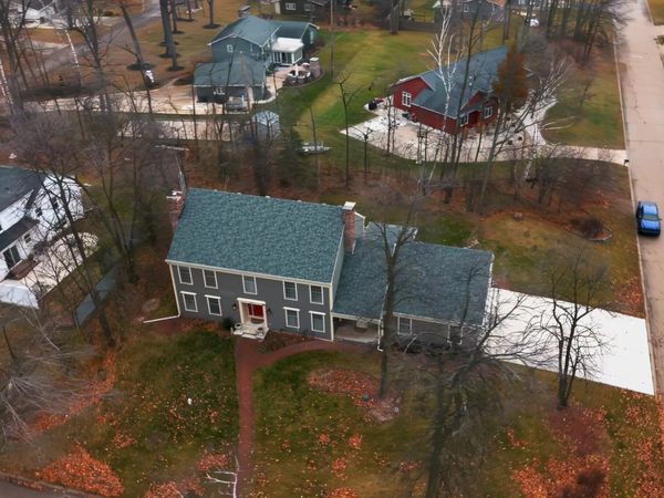 1127 Tanglewood Rd, Manitowoc, WI 54220