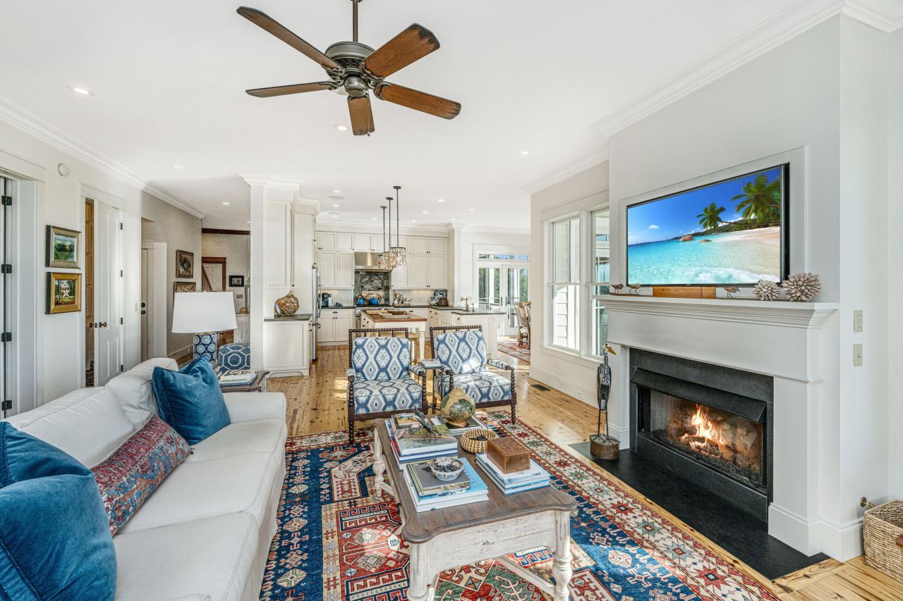 1250 Hammocks Way Photo 12