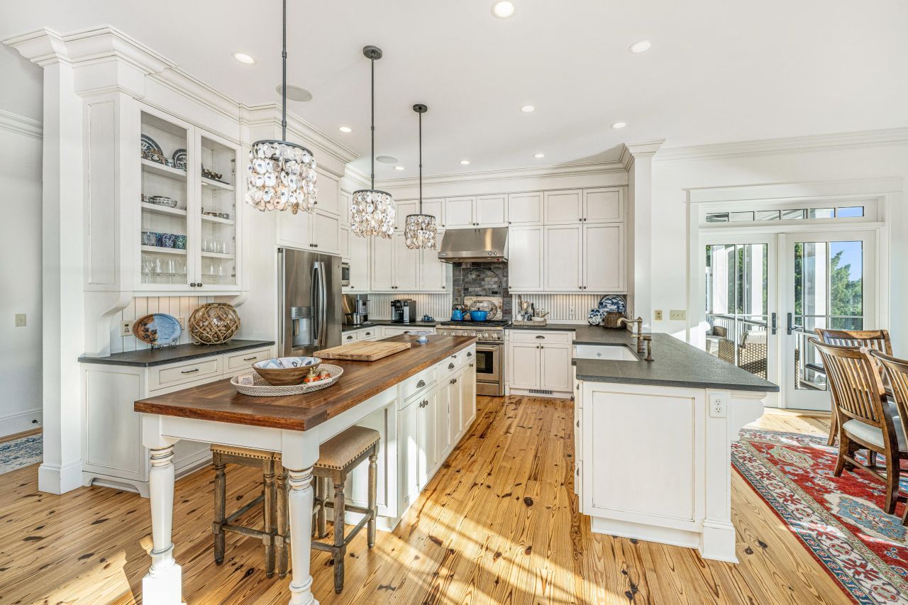 1250 Hammocks Way Photo 13