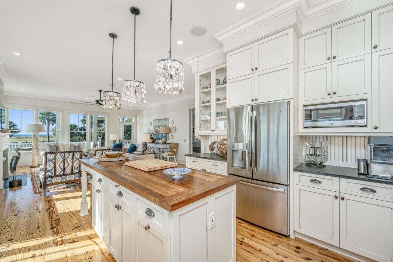 1250 Hammocks Way Photo 17