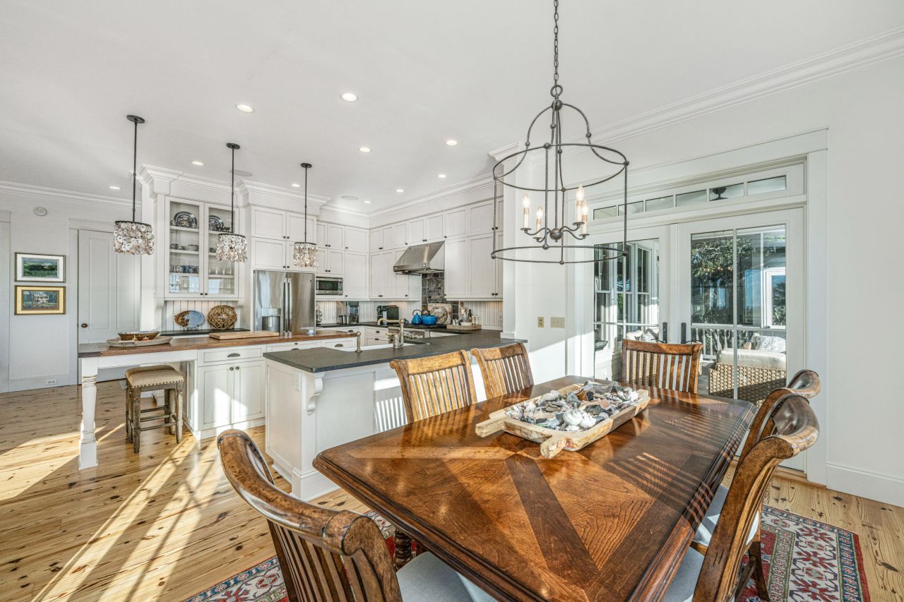 1250 Hammocks Way Photo 18