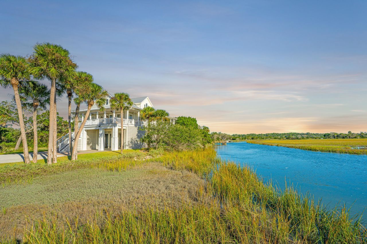 1250 Hammocks Way Photo 3