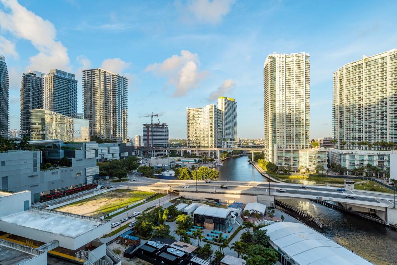 31 SE 5th St, Unit 1507, Miami, FL 33131 Photo