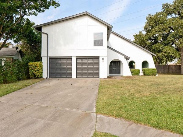 3152 Woodbridge Drive, Bedford, TX 76021