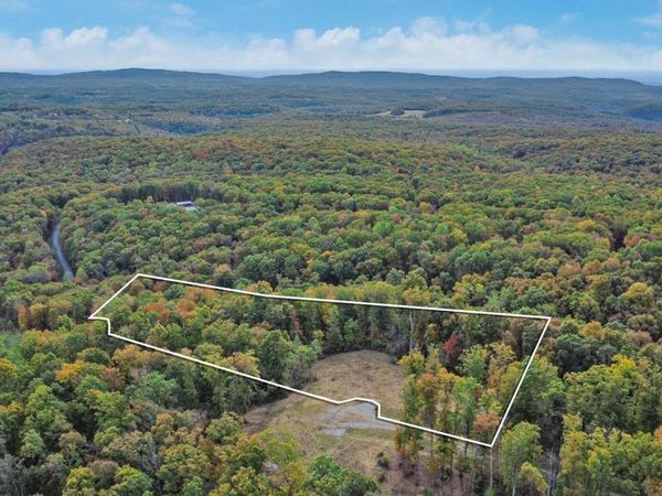 320 Upper Eagles Nest Rd, Crab Orchard, TN 37723