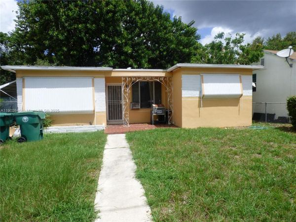 347 NW 42nd St, Miami, FL 33127