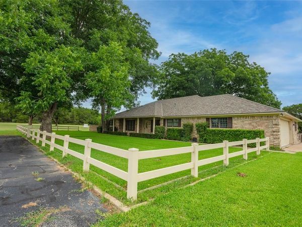 135 Private Road 2526, Meridian, TX 76665