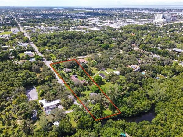 1063 Shadowlawn DR, NAPLES, FL 34104