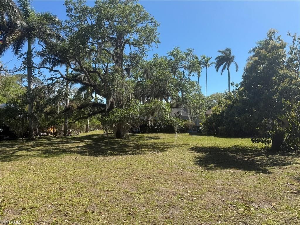 1063 Shadowlawn Dr, Naples, FL 34104 Photo
