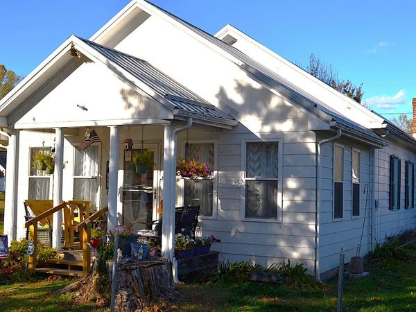 1436 Glen Ray Rd, Alderson, WV 24910