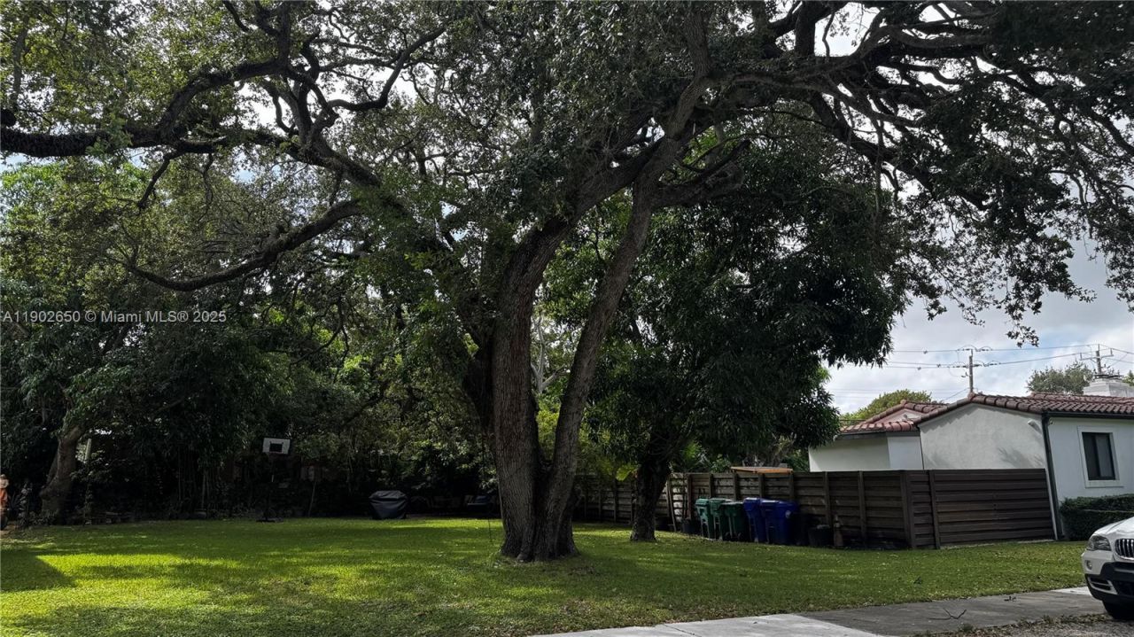 860 NE 81st St, Miami, FL 33138 Photo