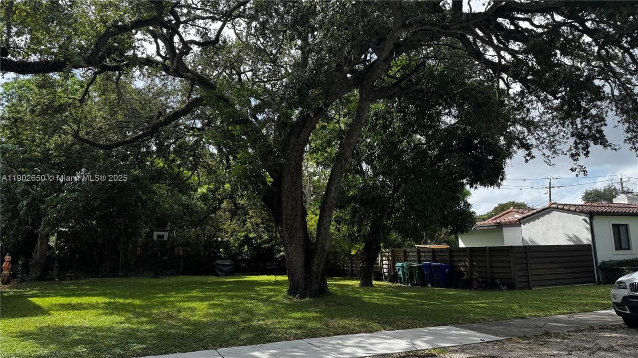860 NE 81st St, Miami, FL 33138 Photo