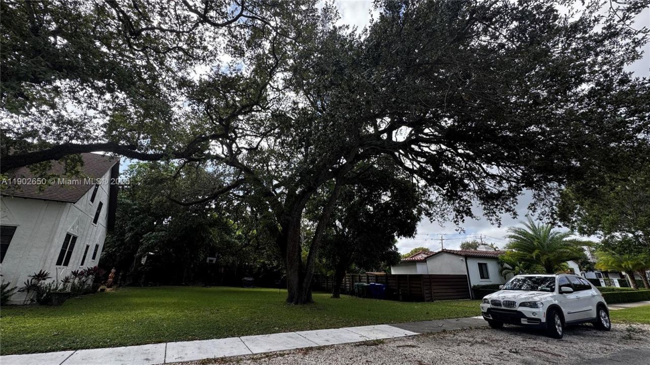 860 NE 81st St, Miami, FL 33138 Photo