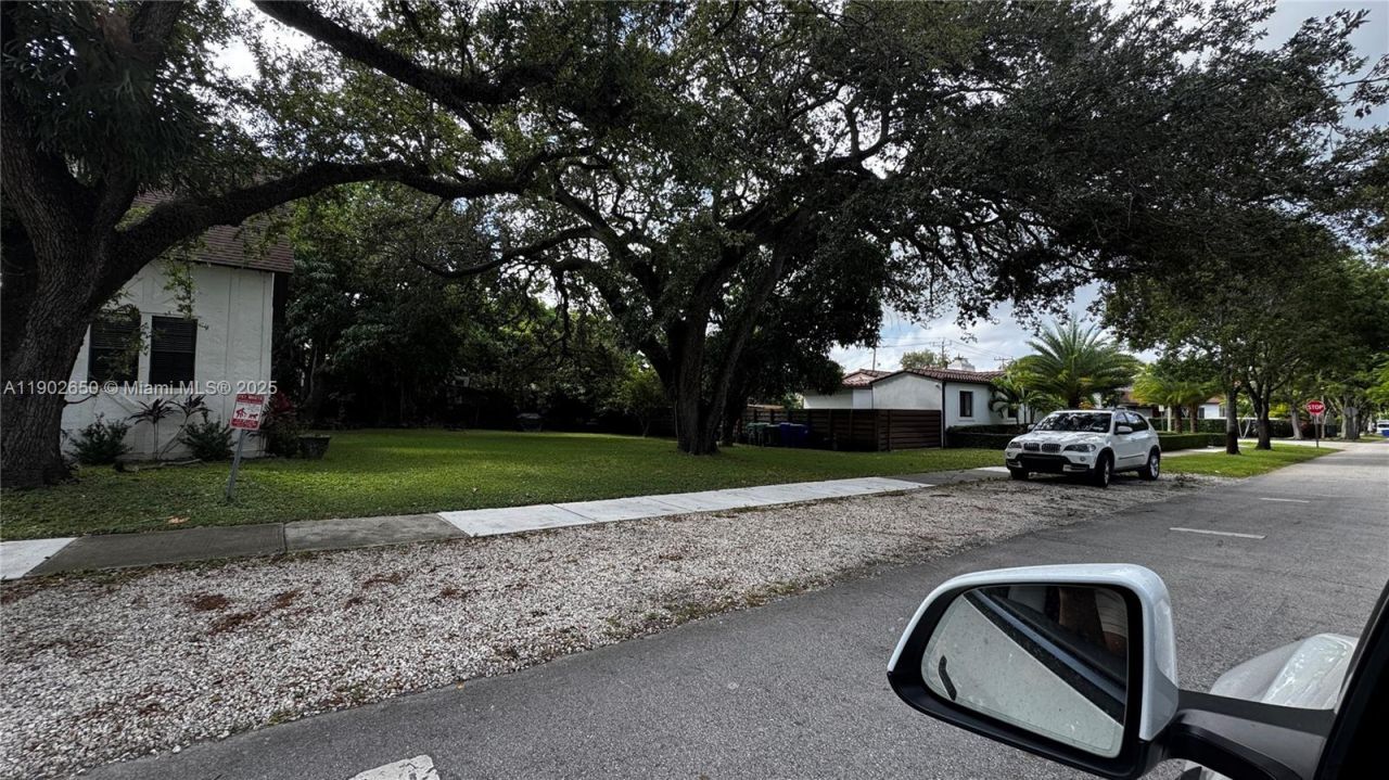 860 NE 81st St, Miami, FL 33138 Photo