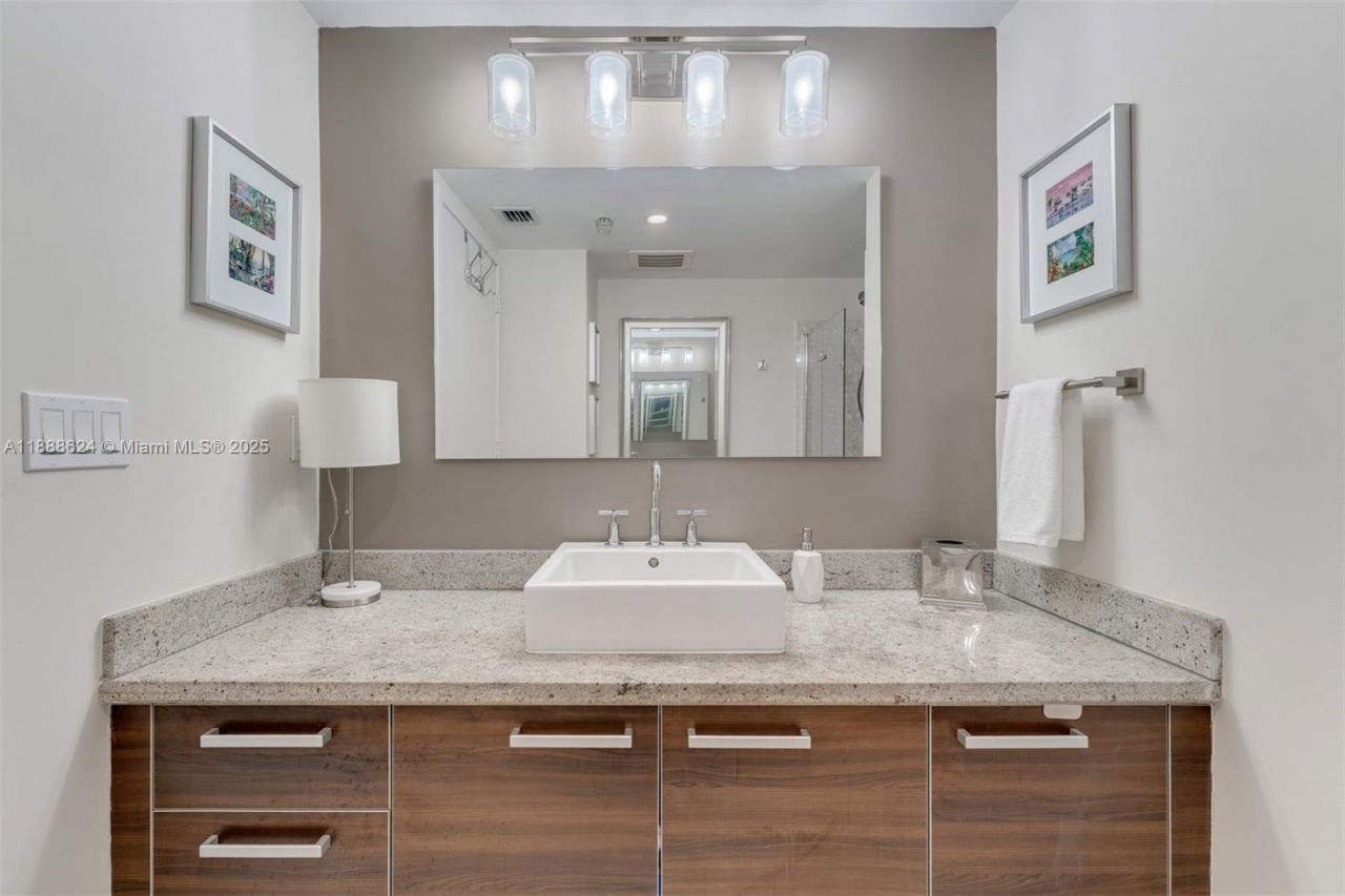 185 SW 7th St, Unit 3605, Miami, FL 33130 Photo