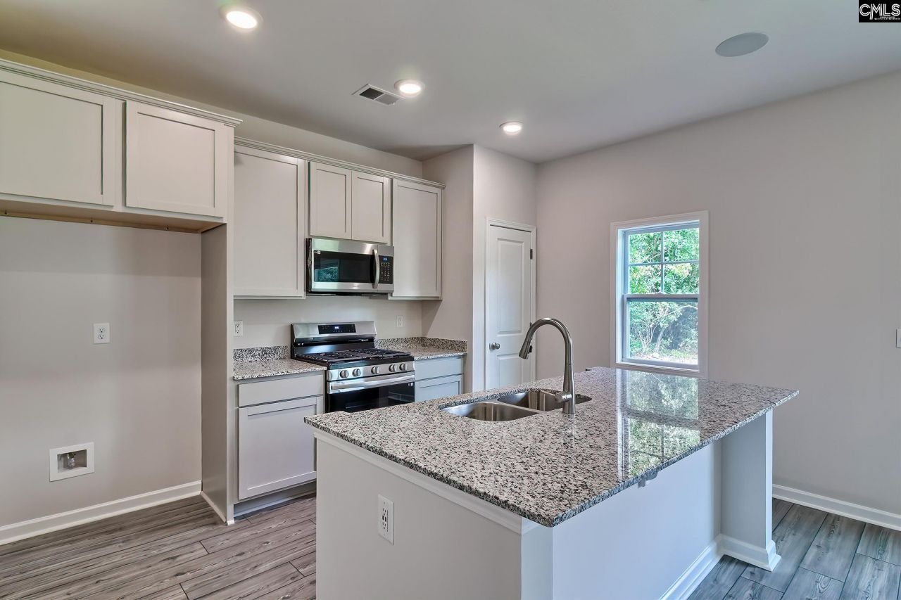 716 Samantha Street Photo 10