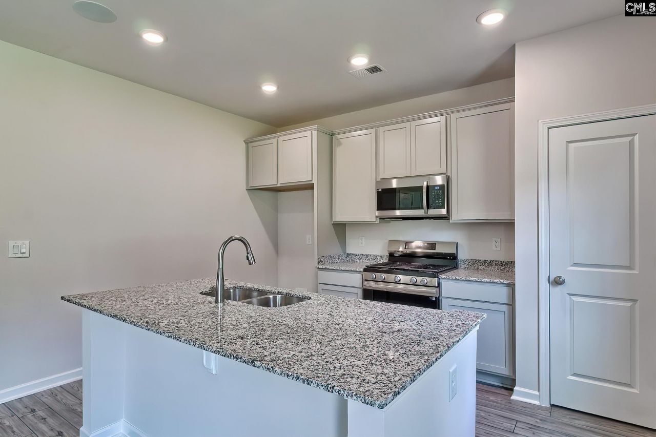 716 Samantha Street Photo 12