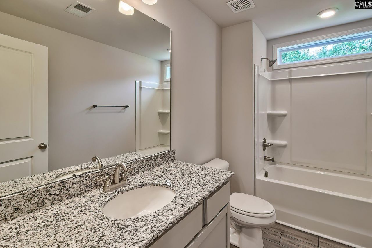 716 Samantha Street Photo 31