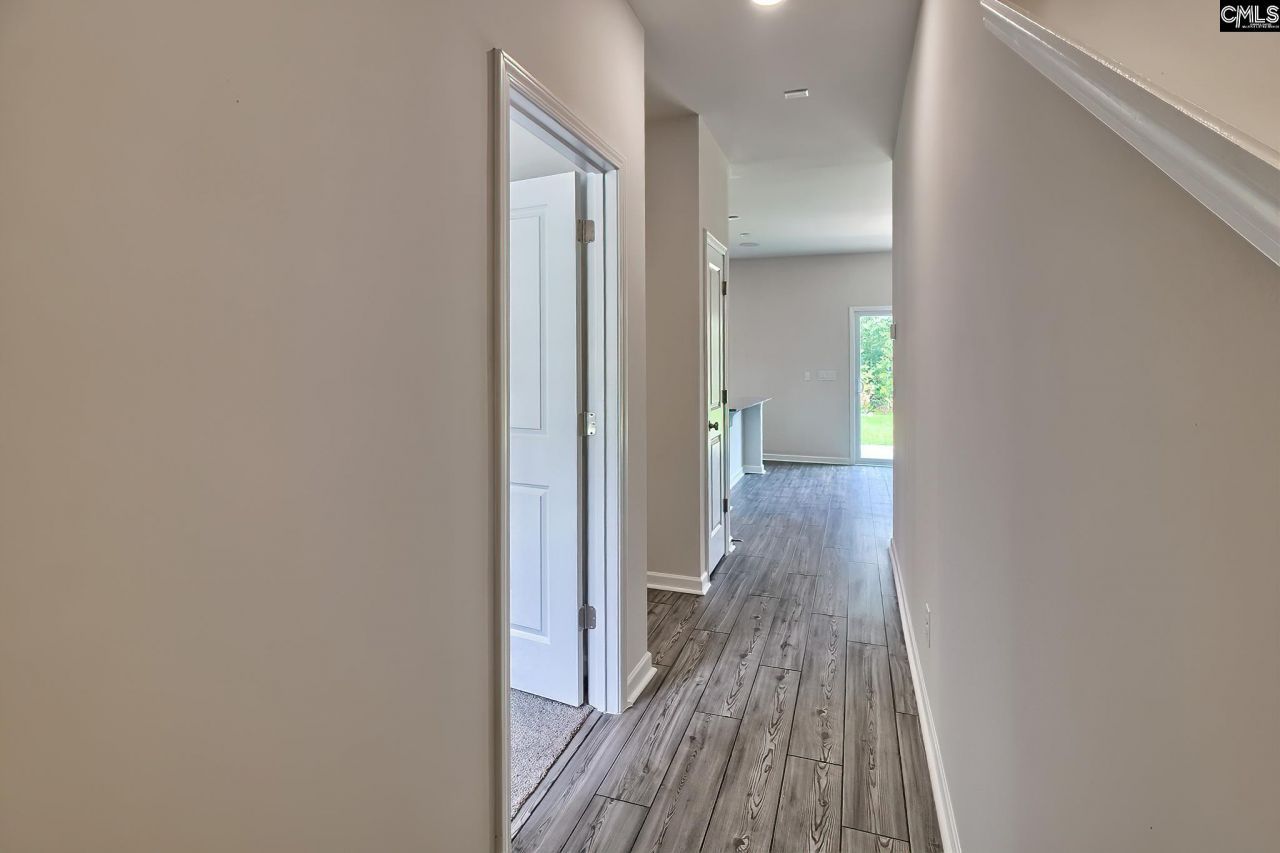 716 Samantha Street Photo 6