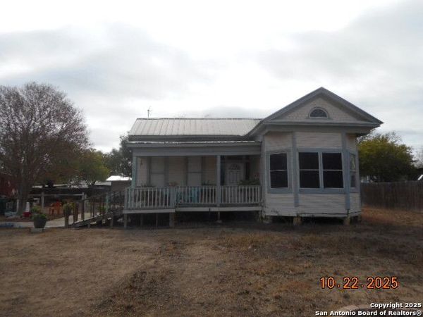 1212 Magnolia, Jourdanton, TX 78026