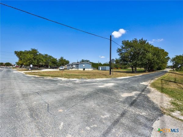 205 E Avenue G, Jarrell, TX 76537