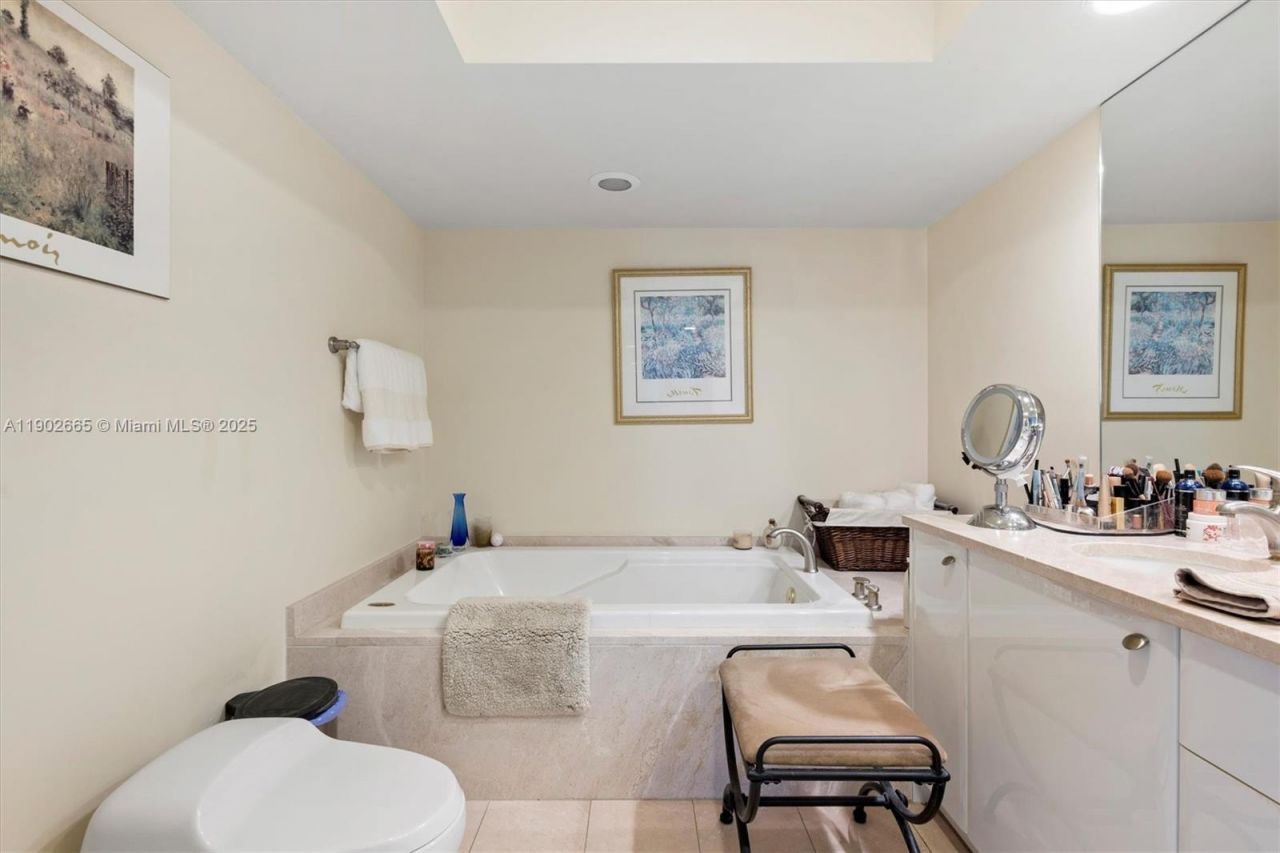 16500 Collins Av, Unit 2055, Sunny Isles Beach, FL 33160 Photo