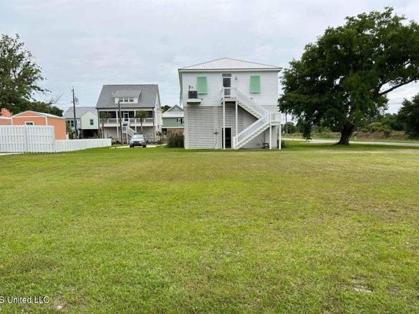 129 Vista Drive, Pass Christian, MS 39571