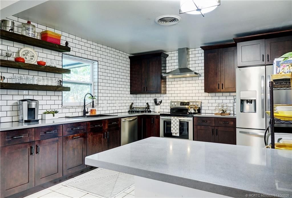 905 SE Flamingo Avenue, Stuart, FL 34996 Photo